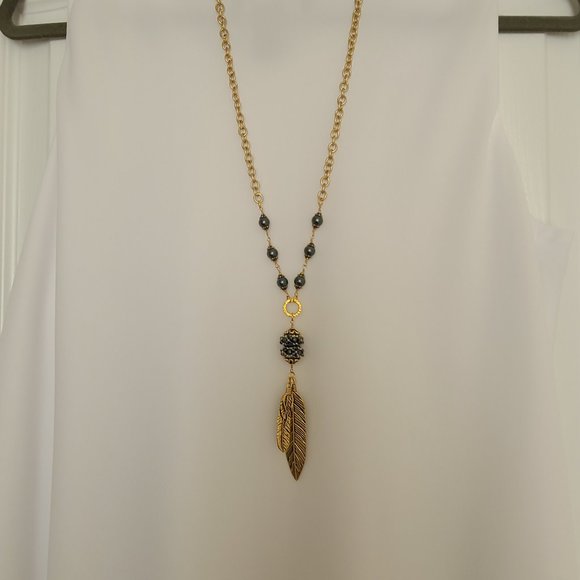 Feather dangle Necklace - Picture 3 of 4